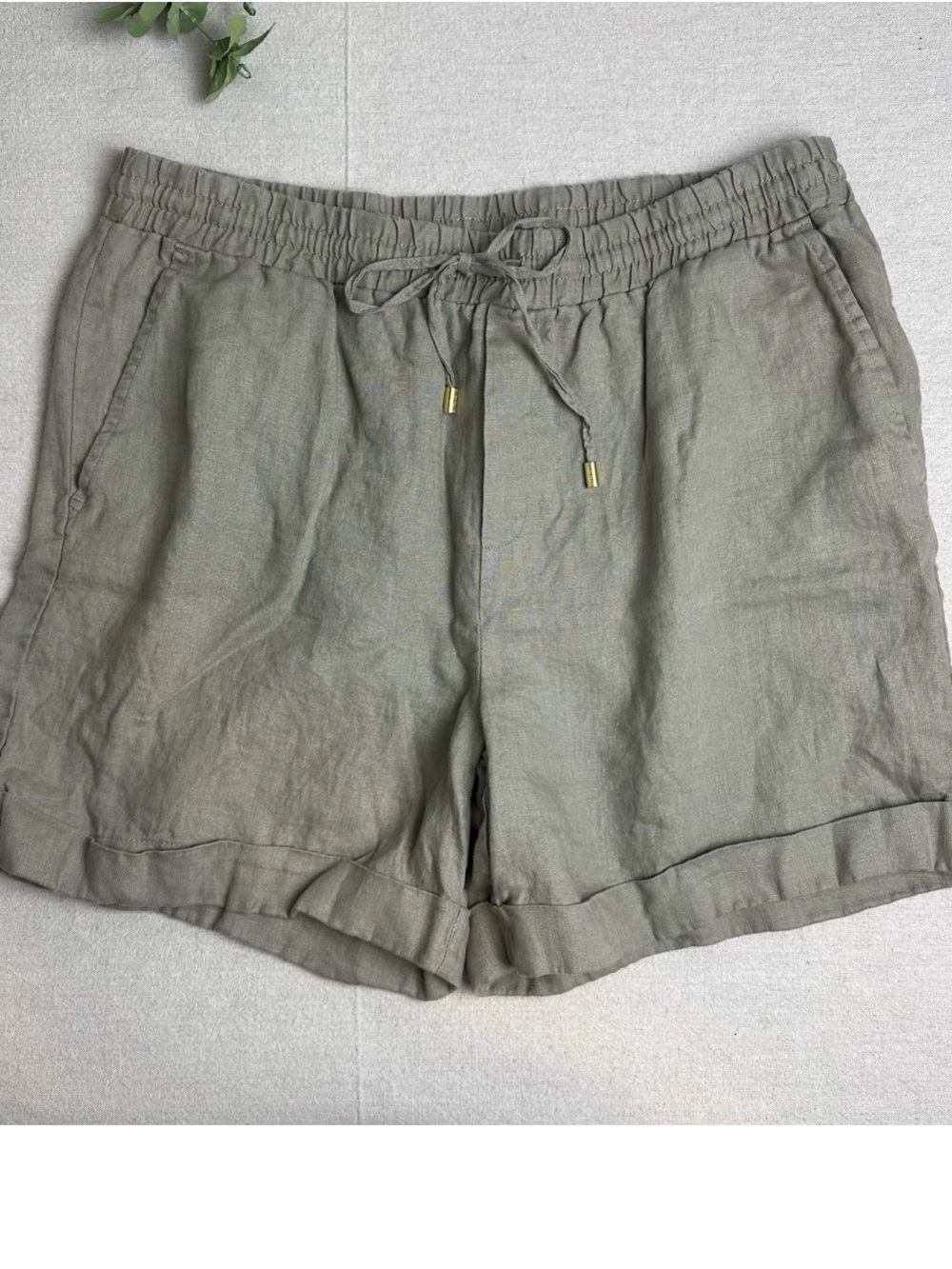 Ellen Tracy 100% Linen Shorts Gray Green Pull On Lightweight Breathable